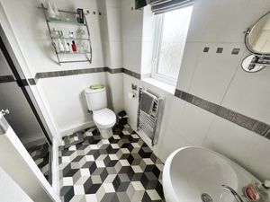 En-suite- click for photo gallery